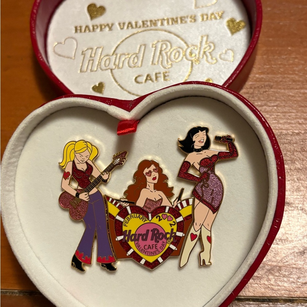 NEW Hard Rock Cafe Heart-Shaped Valentine's Pin Set 2002